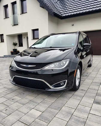 Chrysler Pacifica cena 114000 przebieg: 114000, rok produkcji 2019 z Lubin małe 172